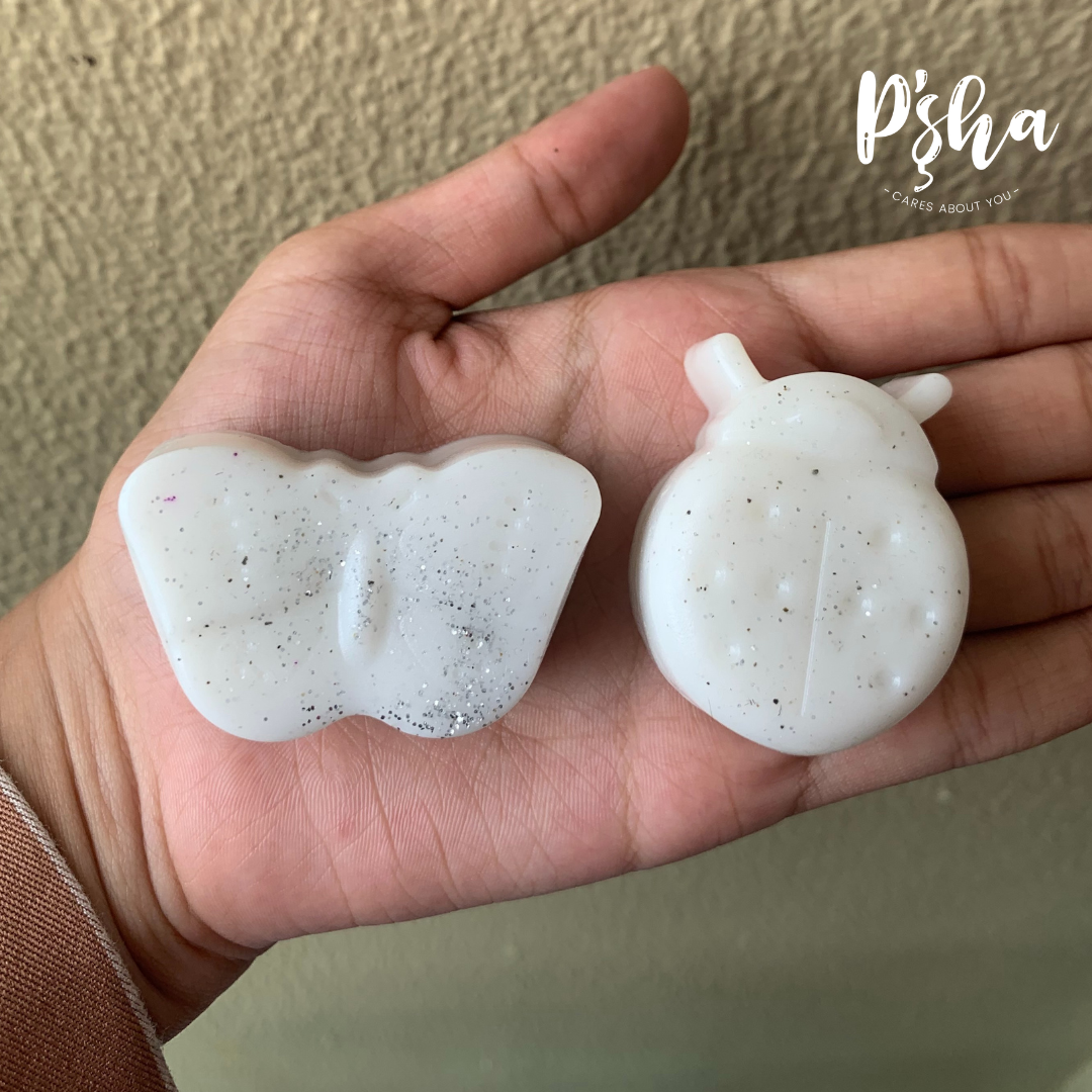 Discover our travel-sized butterfly bee mini soap, designed to hydrate and moisturize while promoting a refreshed and rejuvenated feeling. Suitable for all skin types. Made in India.